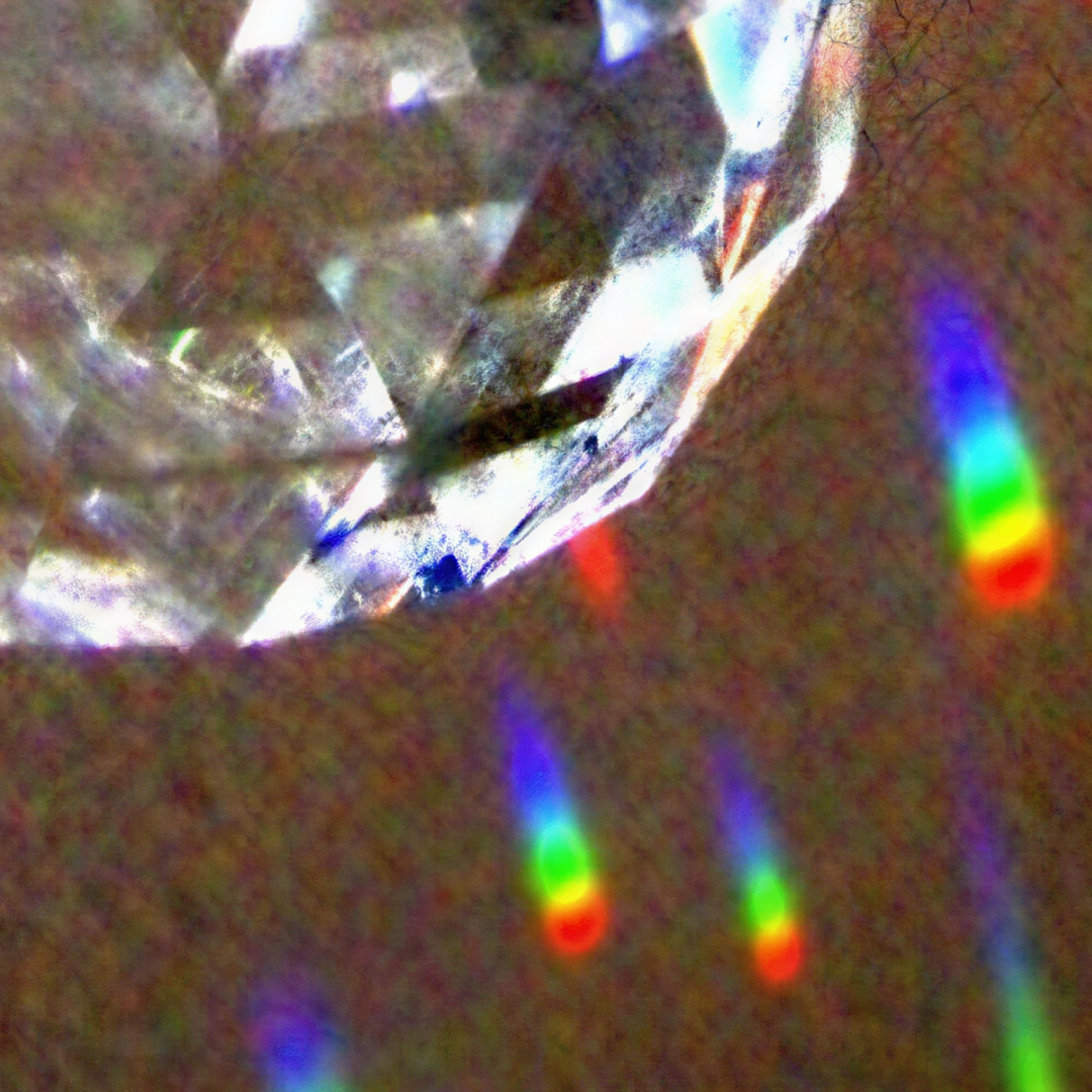Crystal with rainbow reflections